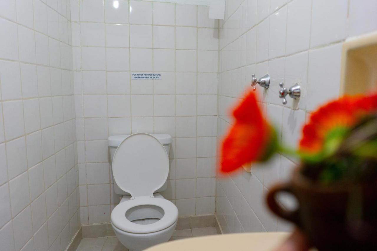 Hostal Zeballos Tarija Kültér fotó